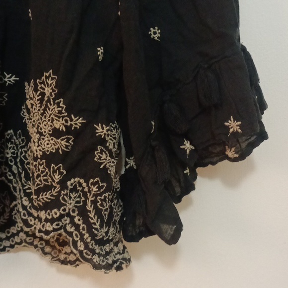 American eagle outfitters black blouse with white embroidery. Medium - Picture 6 of 8